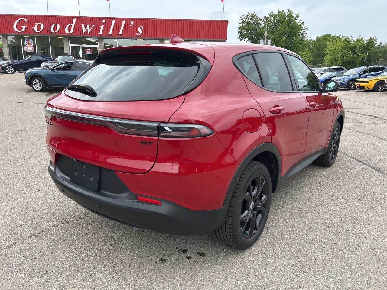 2023 Dodge Hornet GT, REMOTE START, CLEAN CARFAX, BACK UP CAMERA! - Photo #6