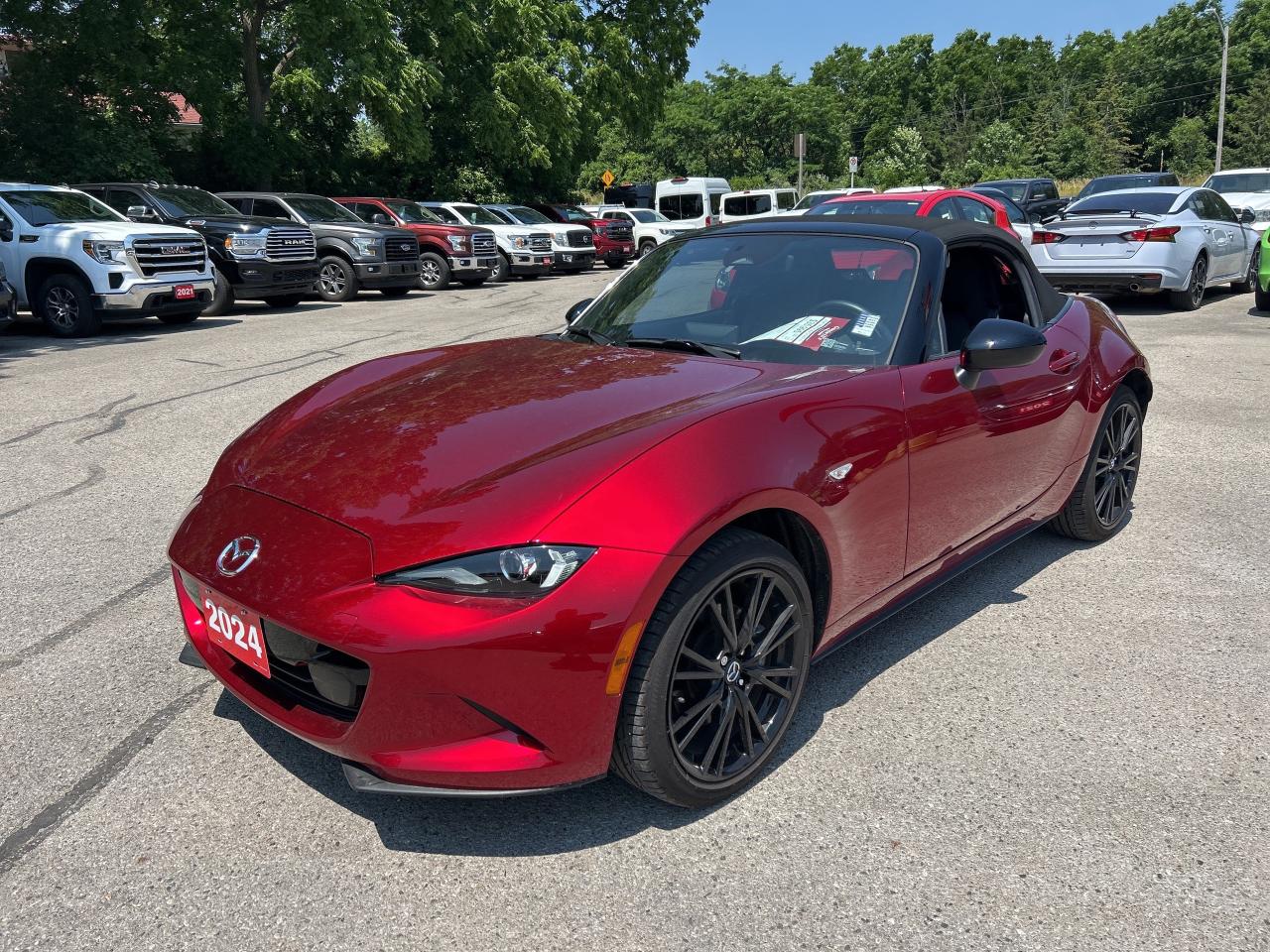 2024 Mazda Miata MX-5 GS, 6 SPEED MANUAL, CONVERTIBLE, ONLY 5000 KMS! - Photo #3
