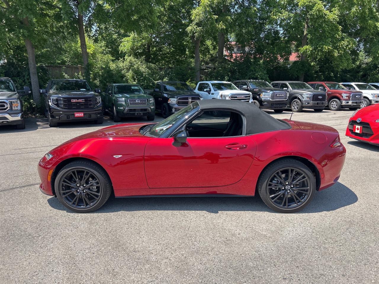 2024 Mazda Miata MX-5 GS, 6 SPEED MANUAL, CONVERTIBLE, ONLY 5000 KMS! - Photo #10