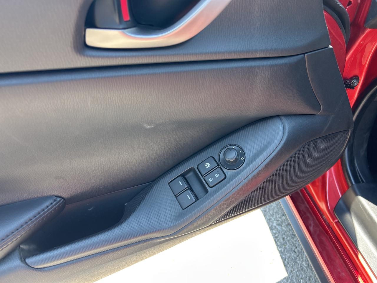 2024 Mazda Miata MX-5 GS, 6 SPEED MANUAL, CONVERTIBLE, ONLY 5000 KMS! - Photo #13