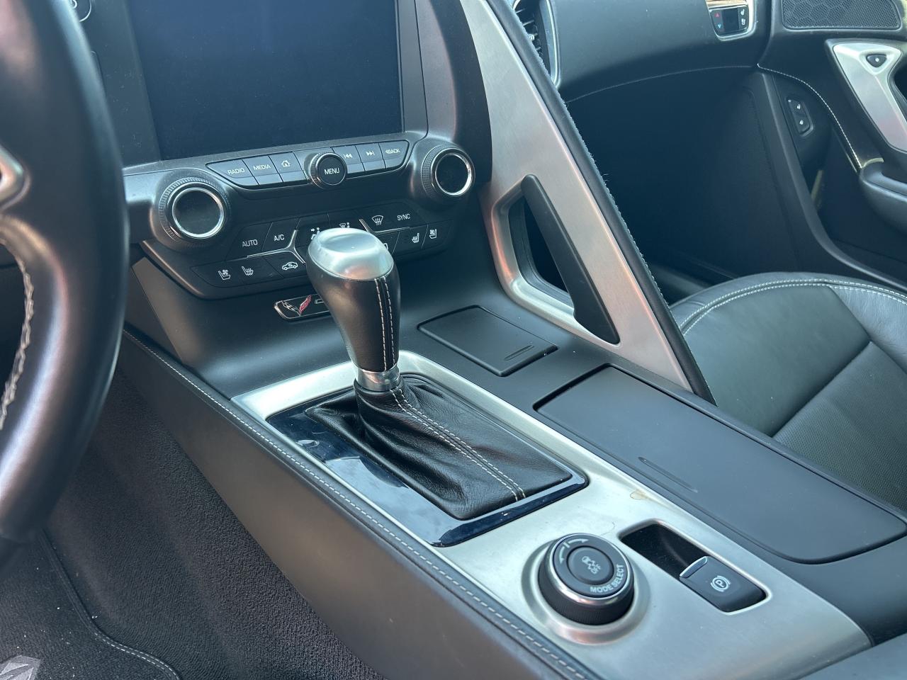 2014 Chevrolet Corvette StingRay LOW KM'S, V8, REBUILT TITLE, REMOTE START! - Photo #13