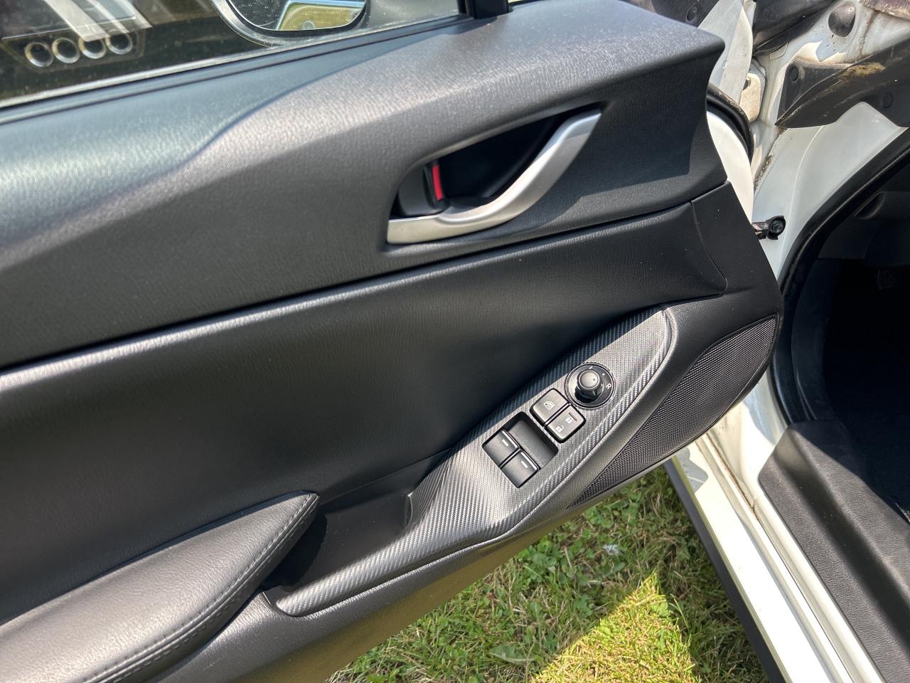 2018 Mazda Miata MX-5 MANUAL, SOFT TOP, LOW KM'S, BLIND SPOT MONITORS! - Photo #11