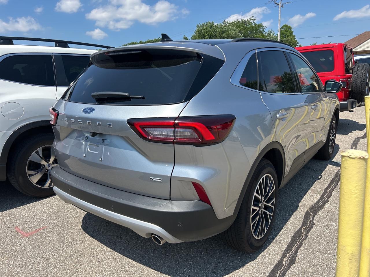 2024 Ford Escape PHEV, CLEAN CARFAX, SUNROOF, REMOTE START, LEATHER - Photo #5