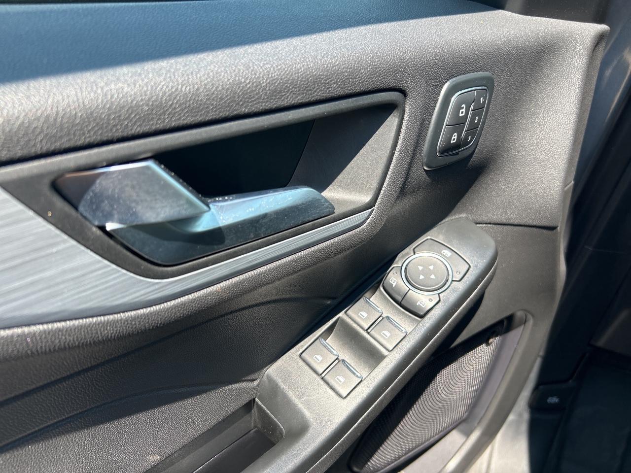 2024 Ford Escape PHEV, CLEAN CARFAX, SUNROOF, REMOTE START, LEATHER - Photo #11