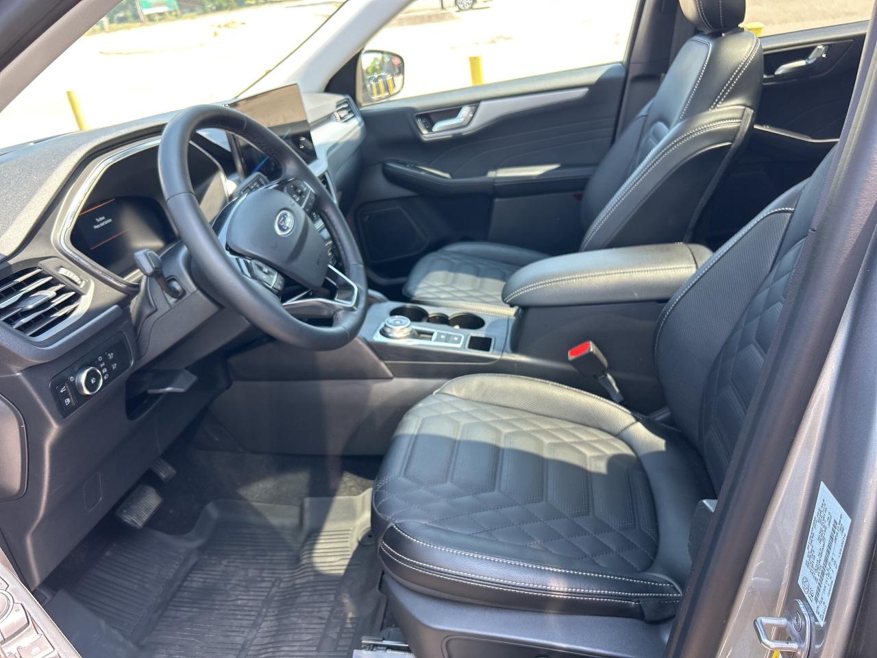 2024 Ford Escape PHEV, CLEAN CARFAX, SUNROOF, REMOTE START, LEATHER - Photo #12