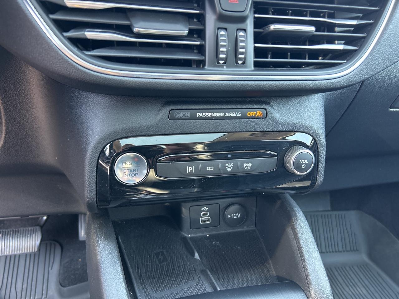 2024 Ford Escape PHEV, CLEAN CARFAX, SUNROOF, REMOTE START, LEATHER - Photo #14