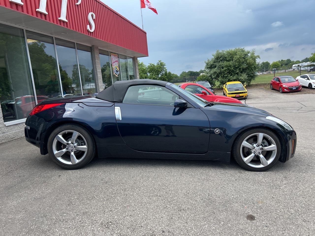 2009 Nissan 350Z COUPE CONVERTIBLE, CLEAN CARFAX, LOCAL TRADE - Photo #6