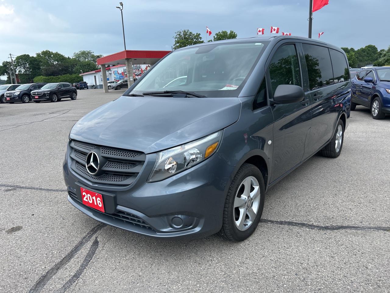 2016 Mercedes-Benz Metris Passenger Van 8 PASSENGER, POWER SLIDING DOORS, NAVIGATION! - Photo #2