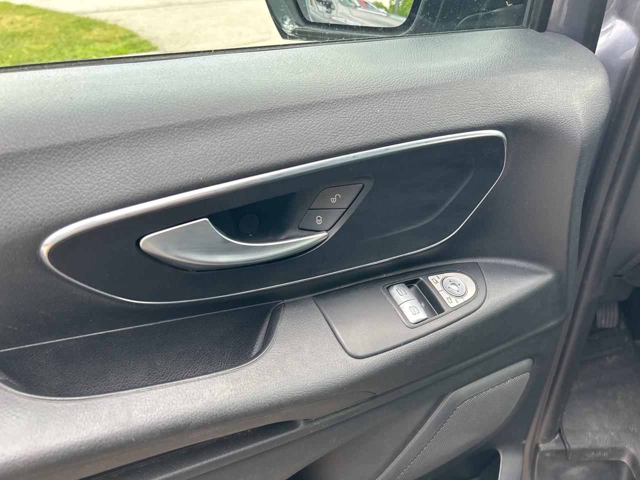 2016 Mercedes-Benz Metris Passenger Van 8 PASSENGER, POWER SLIDING DOORS, NAVIGATION! - Photo #16