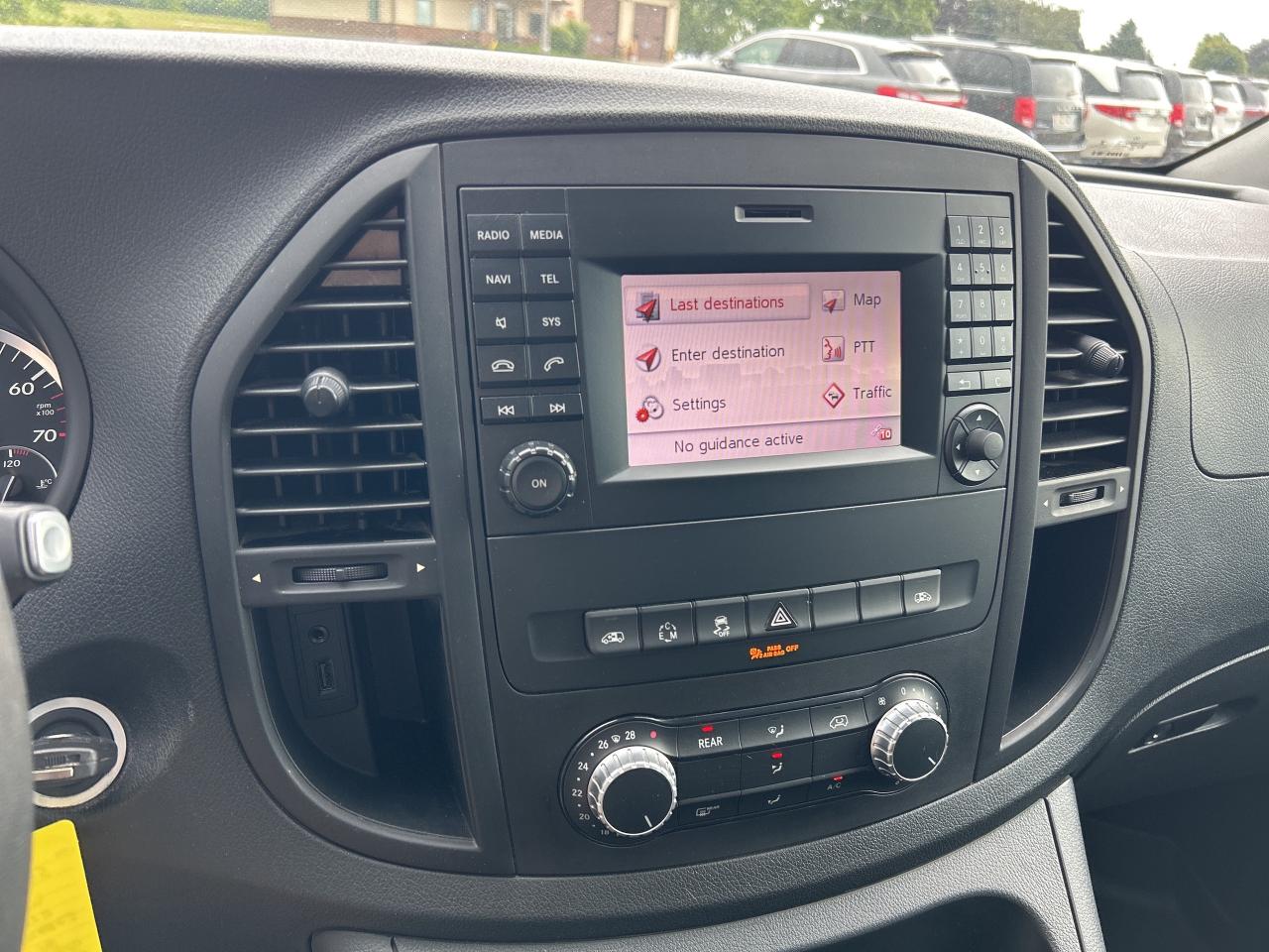 2016 Mercedes-Benz Metris Passenger Van 8 PASSENGER, POWER SLIDING DOORS, NAVIGATION! - Photo #19