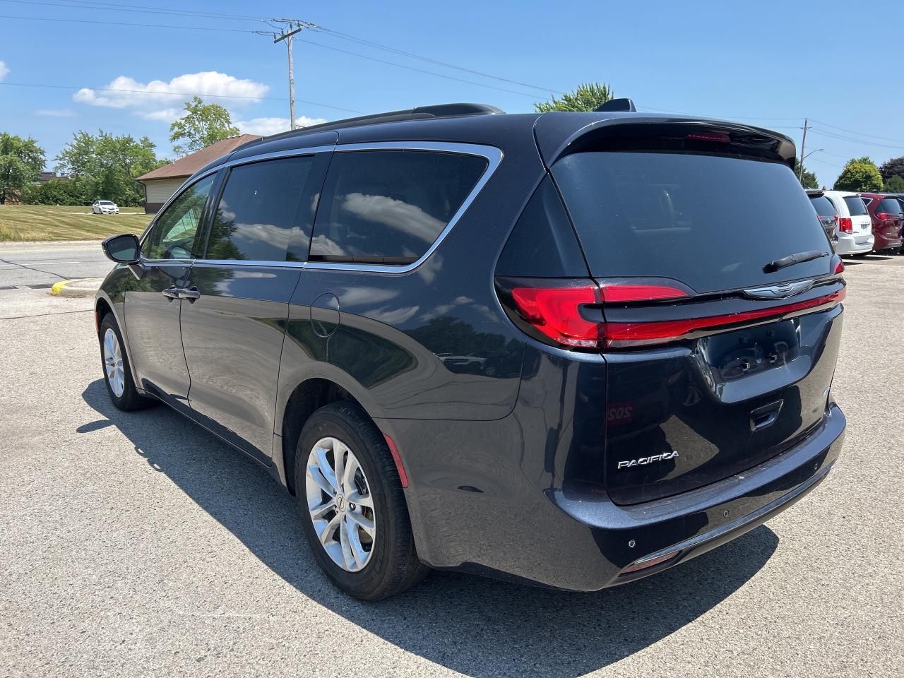 2021 Chrysler Pacifica TOURING, CLEAN CARFAX, AWD, REMOTE START! - Photo #8
