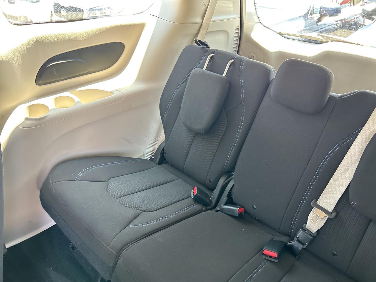 2021 Chrysler Pacifica TOURING, CLEAN CARFAX, AWD, REMOTE START! - Photo #13