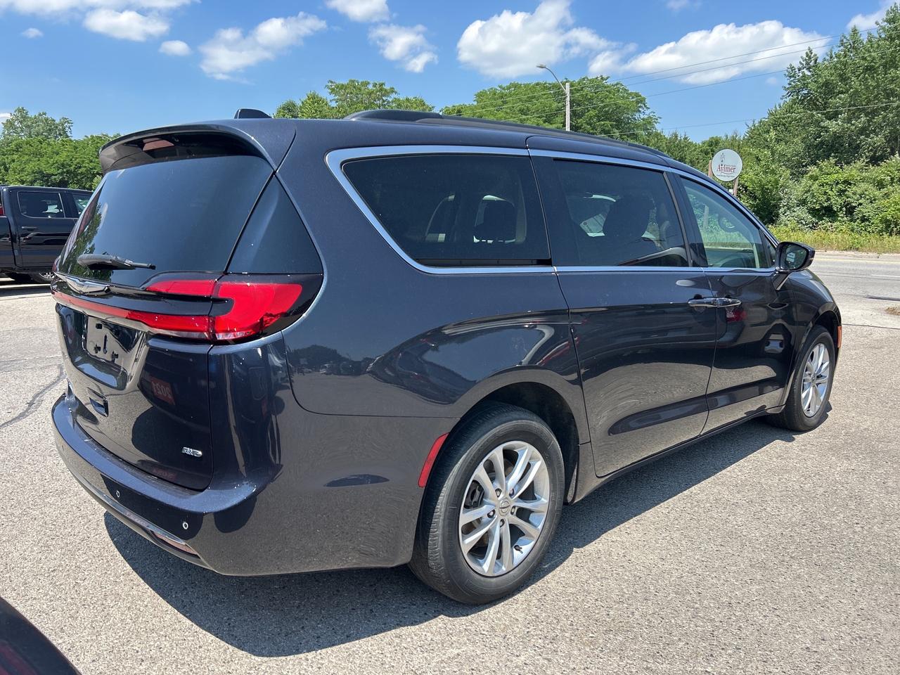 2021 Chrysler Pacifica TOURING, CLEAN CARFAX, AWD, REMOTE START! - Photo #6