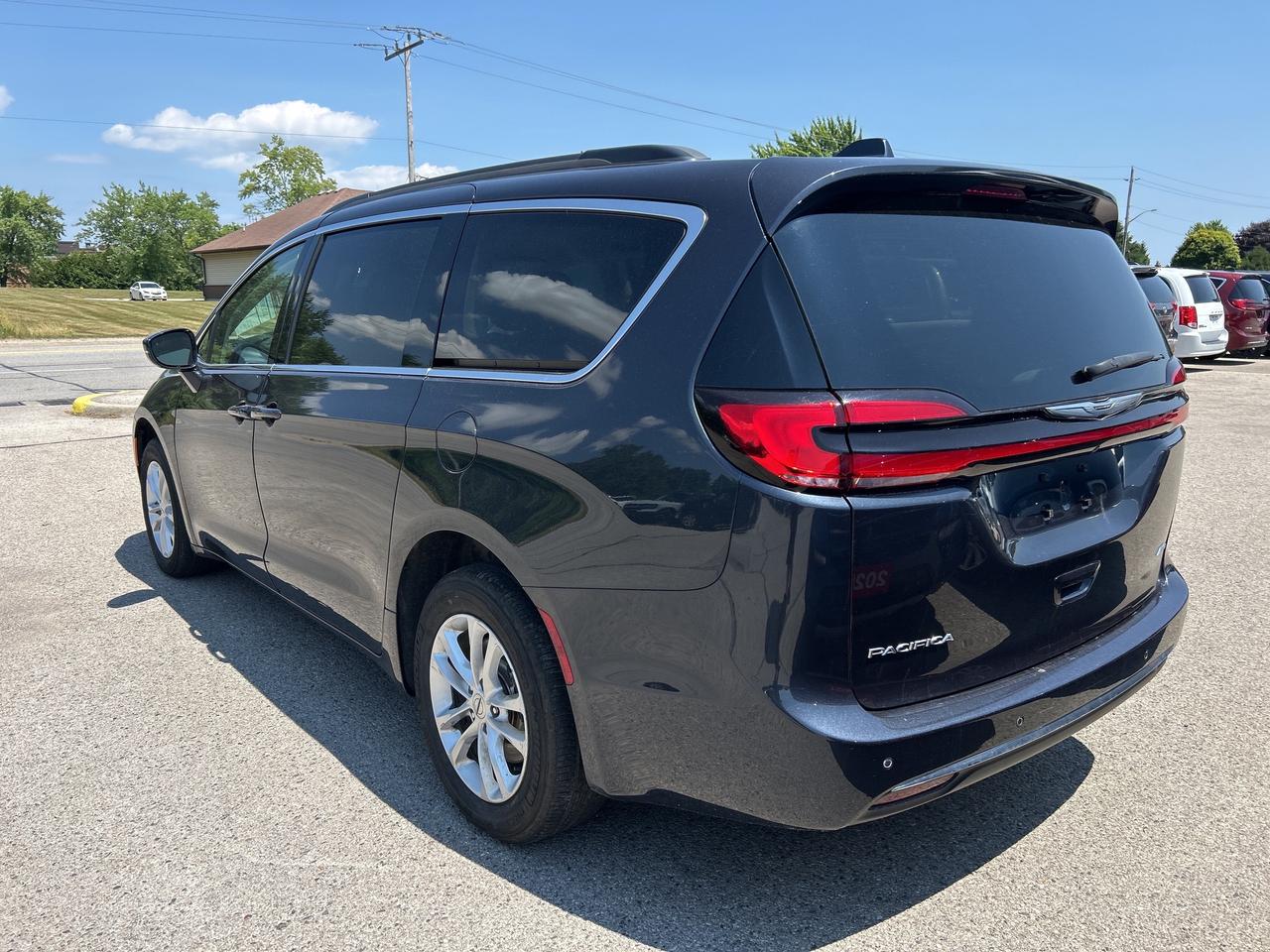 2021 Chrysler Pacifica TOURING, CLEAN CARFAX, AWD, REMOTE START! Photo