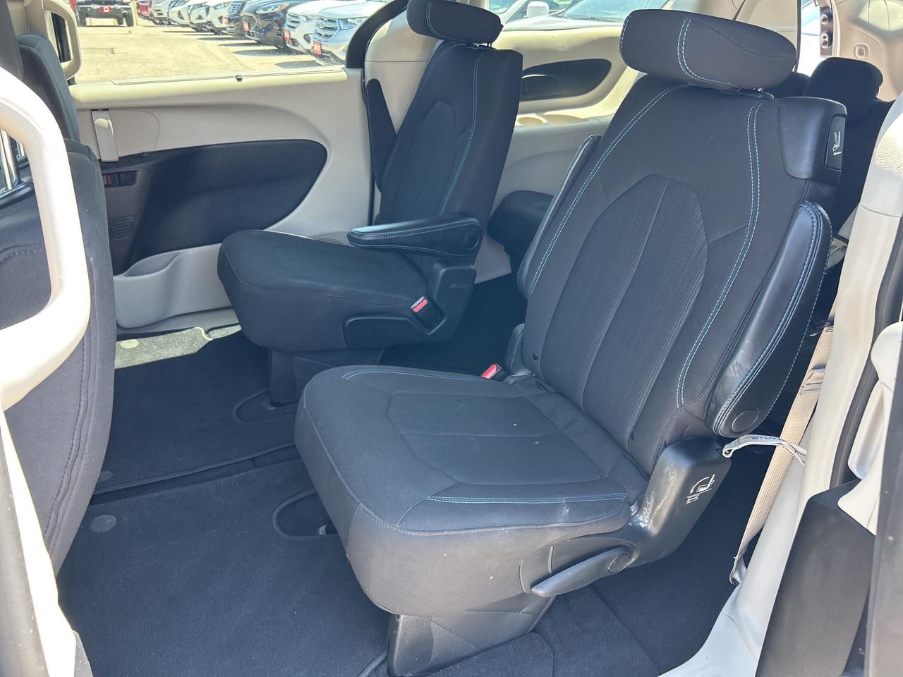 2021 Chrysler Pacifica TOURING, CLEAN CARFAX, AWD, REMOTE START! - Photo #12