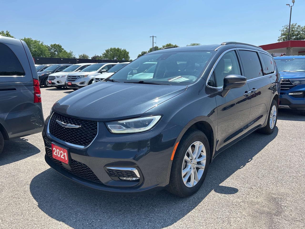 2021 Chrysler Pacifica TOURING, CLEAN CARFAX, AWD, REMOTE START! - Photo #2