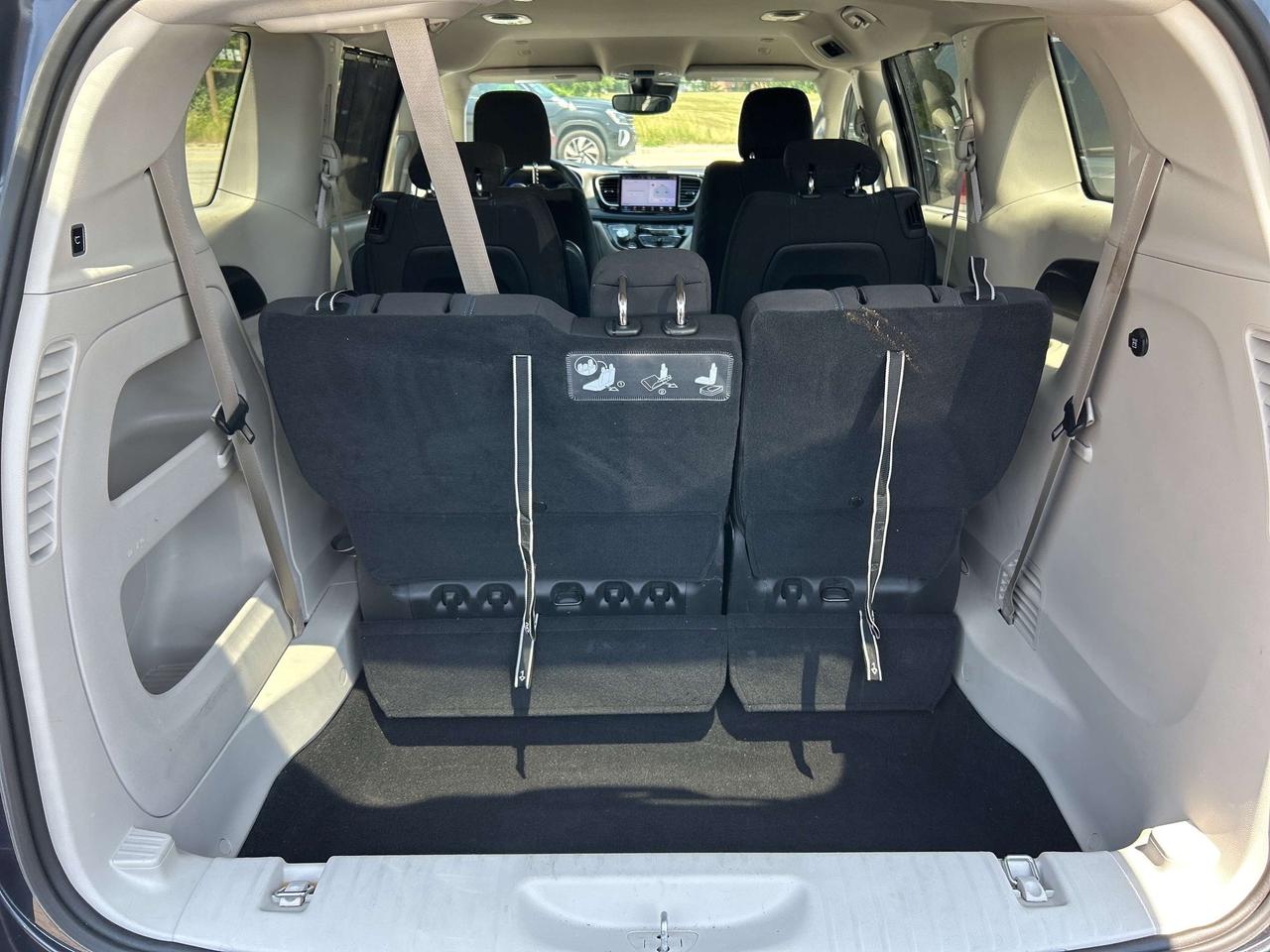 2021 Chrysler Pacifica TOURING, CLEAN CARFAX, AWD, REMOTE START! - Photo #11
