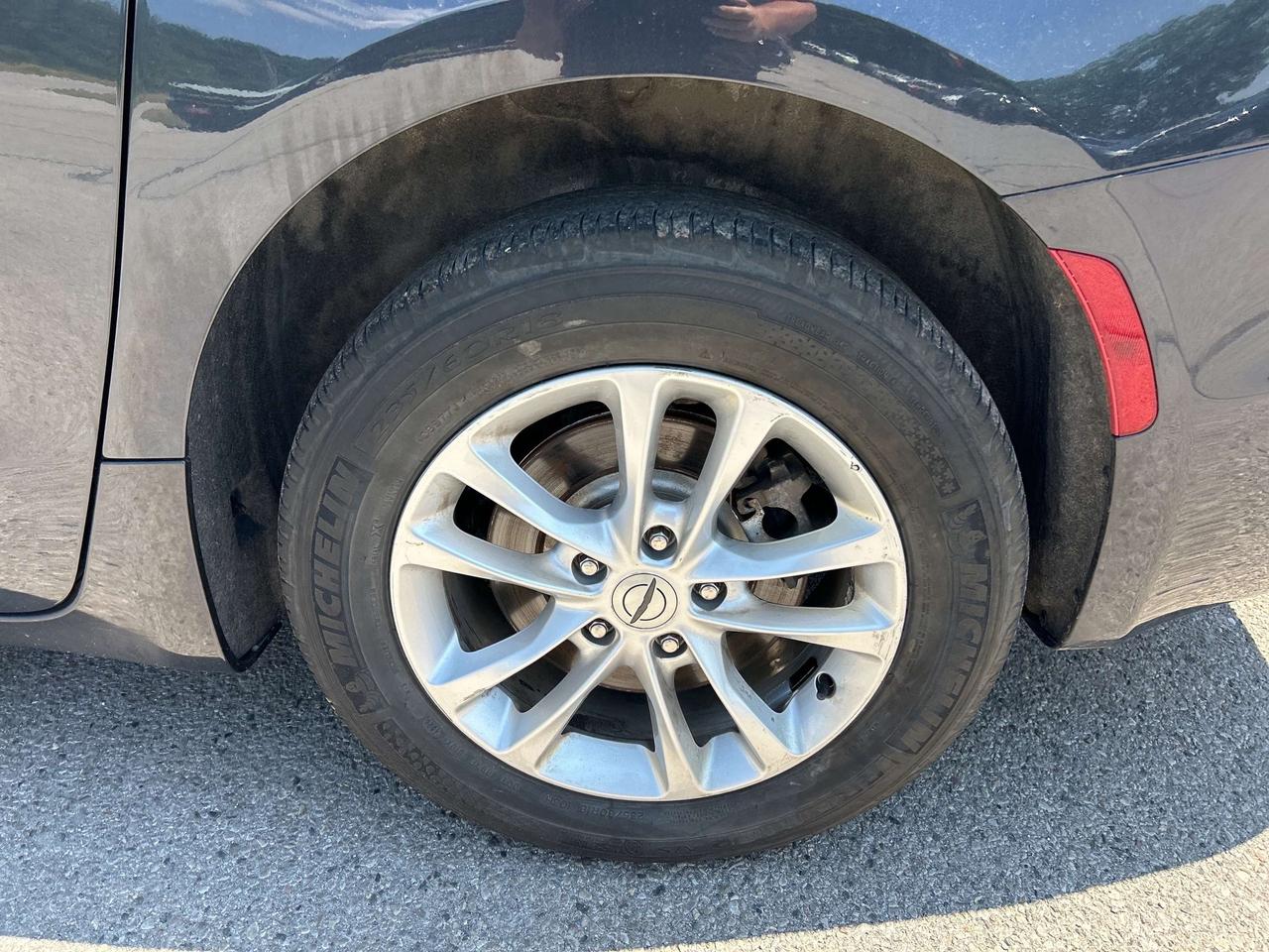 2021 Chrysler Pacifica TOURING, CLEAN CARFAX, AWD, REMOTE START! - Photo #10
