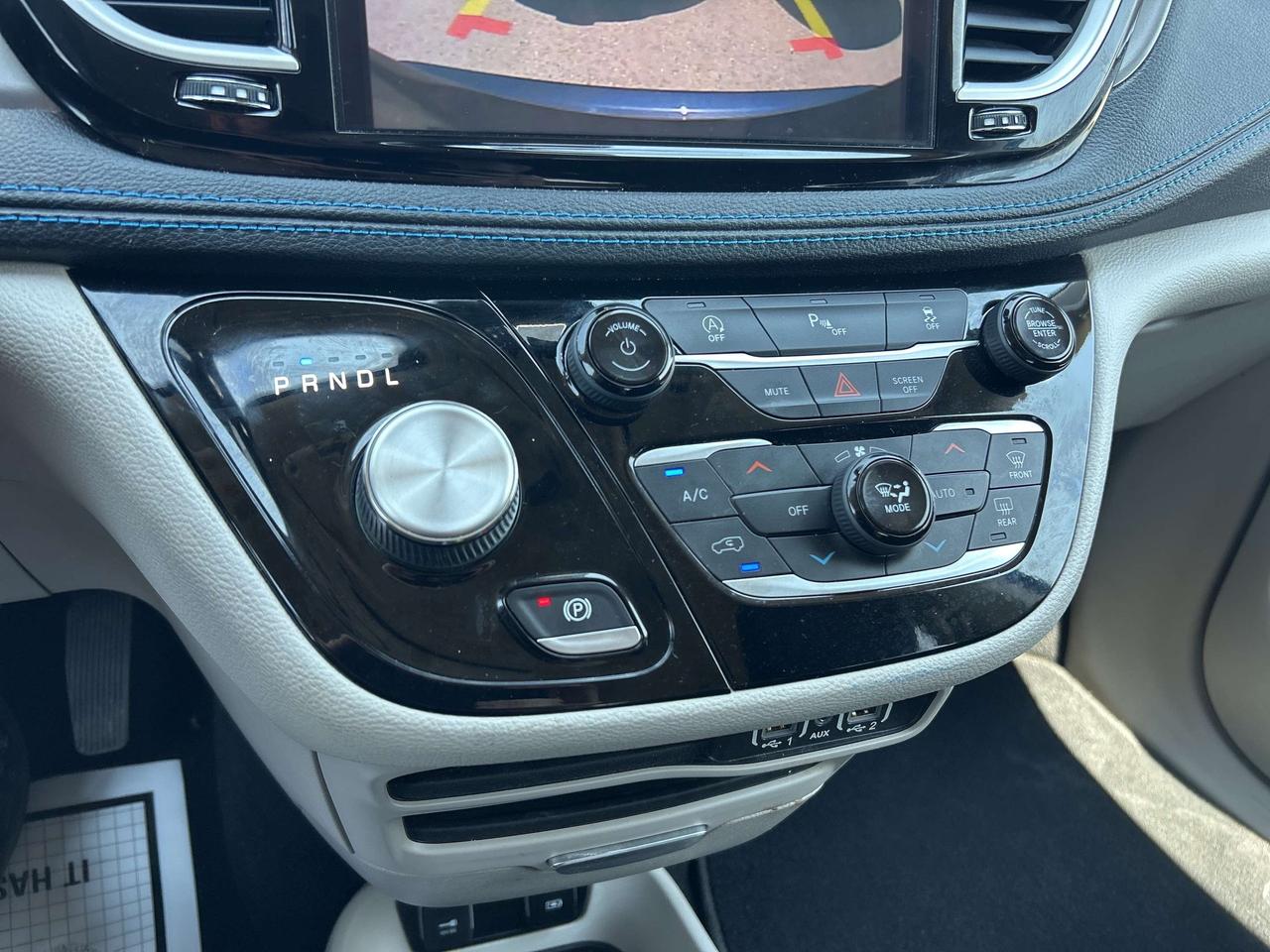 2021 Chrysler Pacifica TOURING, CLEAN CARFAX, AWD, REMOTE START! Photo