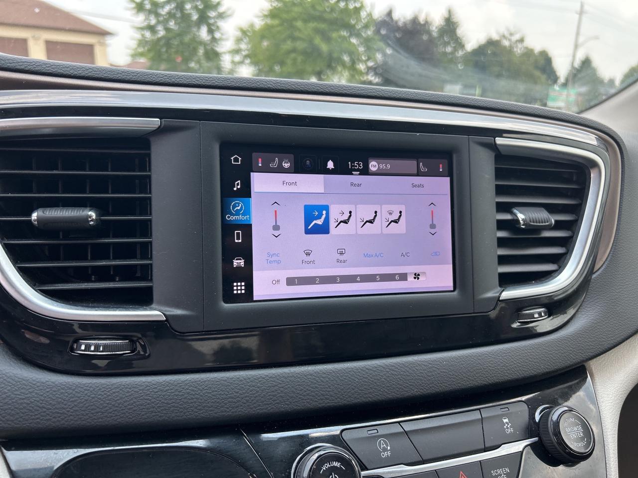 2022 Dodge Grand Caravan SXT, POWER SLIDING DOORS, REMOTE START! - Photo #17