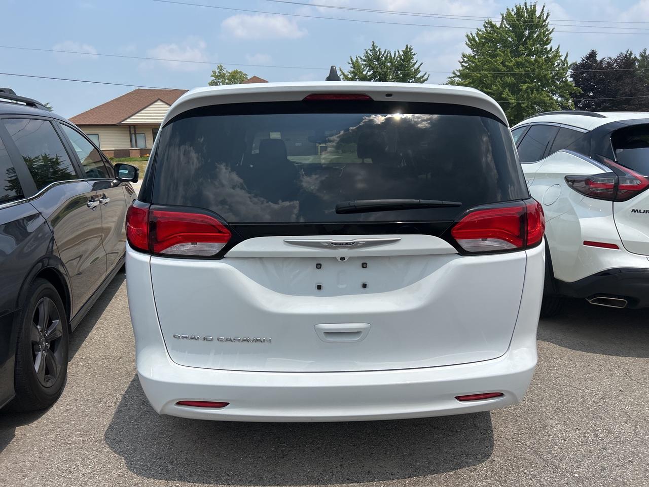 2022 Dodge Grand Caravan SXT, POWER SLIDING DOORS, REMOTE START! Photo