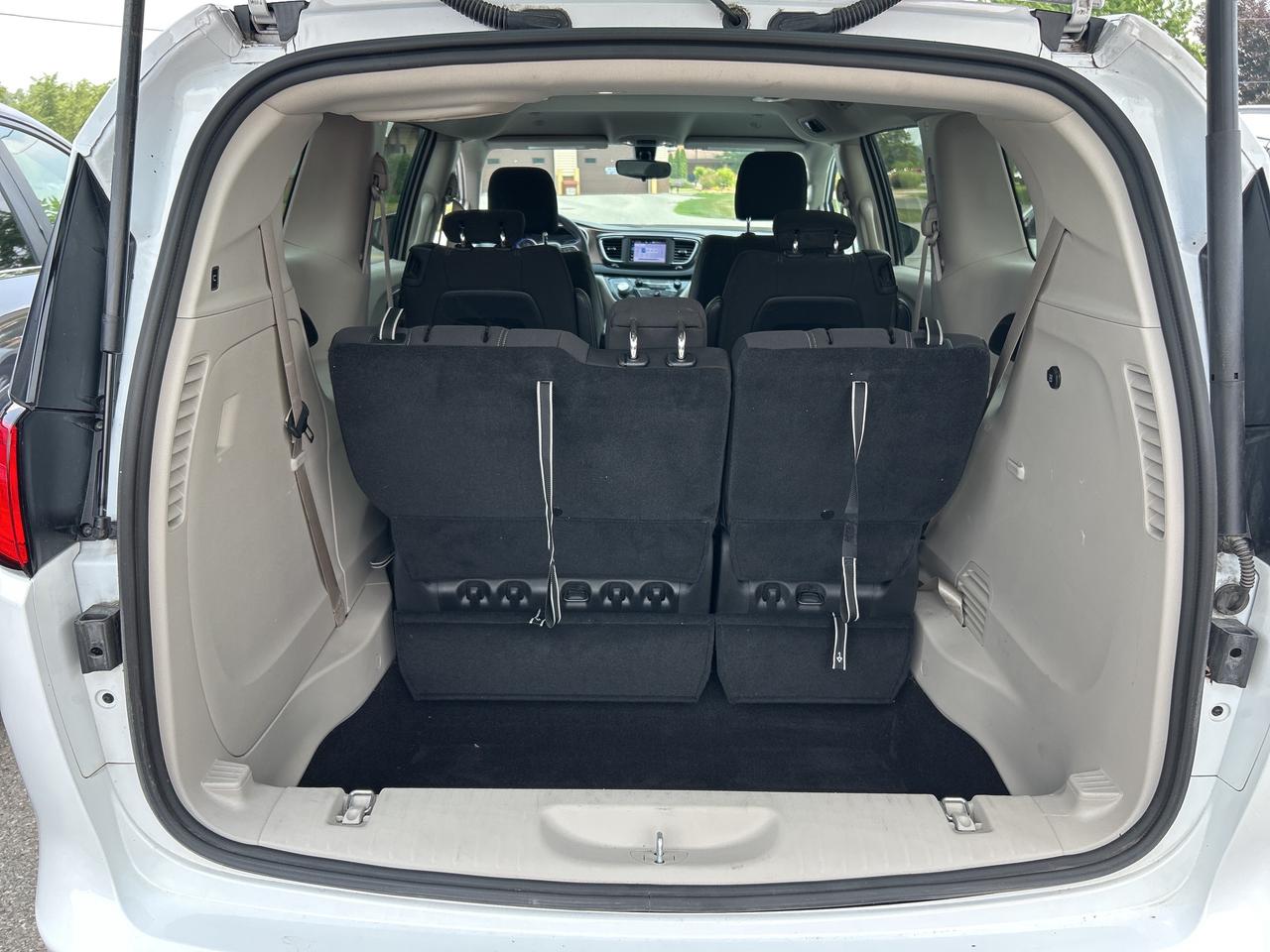 2022 Dodge Grand Caravan SXT, POWER SLIDING DOORS, REMOTE START! Photo