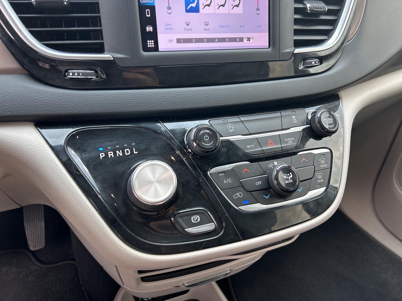 2022 Dodge Grand Caravan SXT, POWER SLIDING DOORS, REMOTE START! - Photo #18