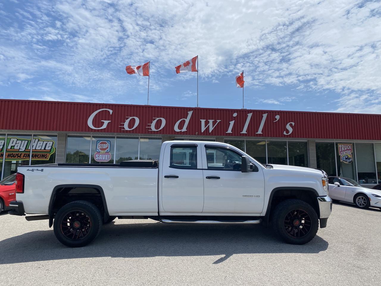 Used 2015 GMC Sierra 2500 HD CLEAN CARFAX, 4X4, NATURAL GAS DUAL FUEL! for sale in London, ON