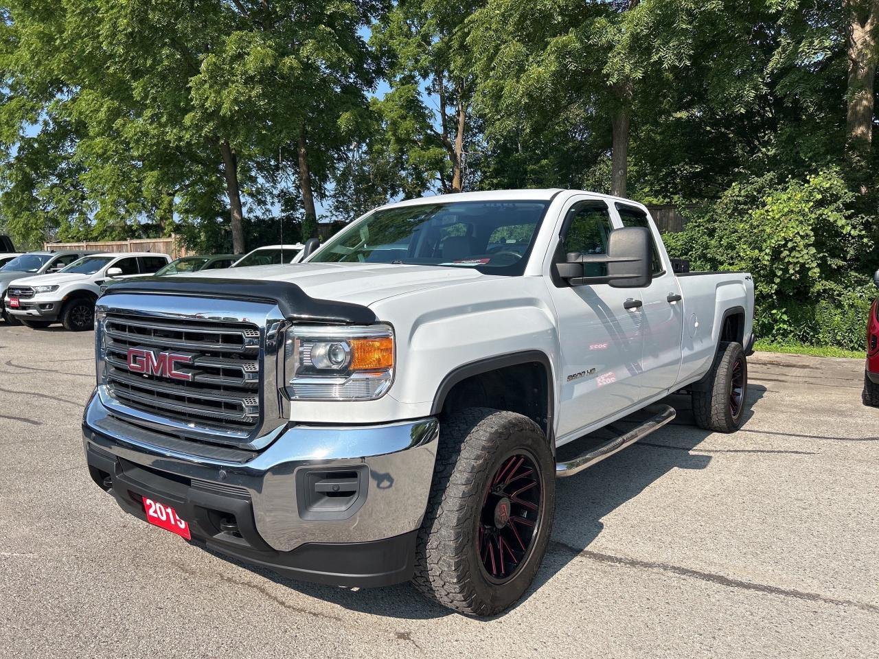 2015 GMC Sierra 2500 HD CLEAN CARFAX, 4X4, NATURAL GAS DUAL FUEL! - Photo #2