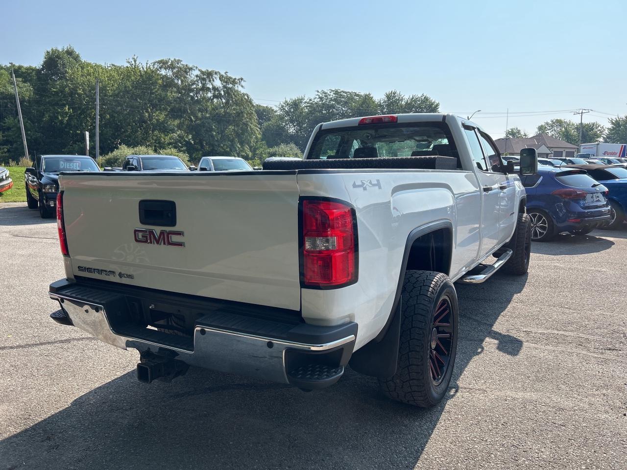 2015 GMC Sierra 2500 HD CLEAN CARFAX, 4X4, NATURAL GAS DUAL FUEL! - Photo #4