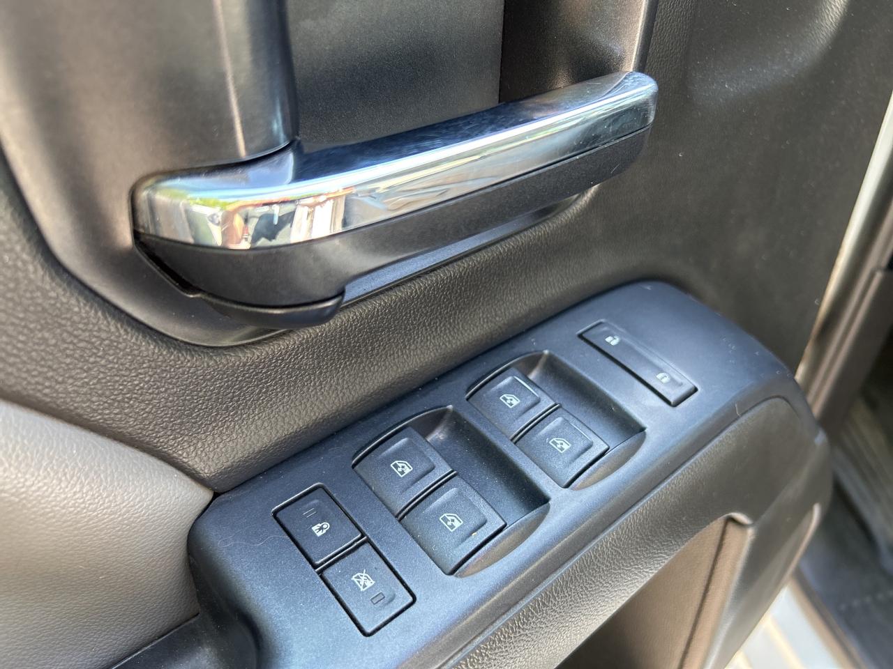 2015 GMC Sierra 2500 HD CLEAN CARFAX, 4X4, NATURAL GAS DUAL FUEL! - Photo #8