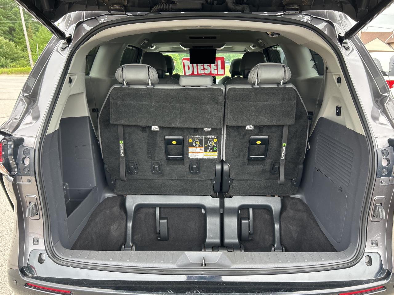 2021 Toyota Sienna LIMITED, HYBRID, CLEAN CARFAX, HEATED LEATHER - Photo #11