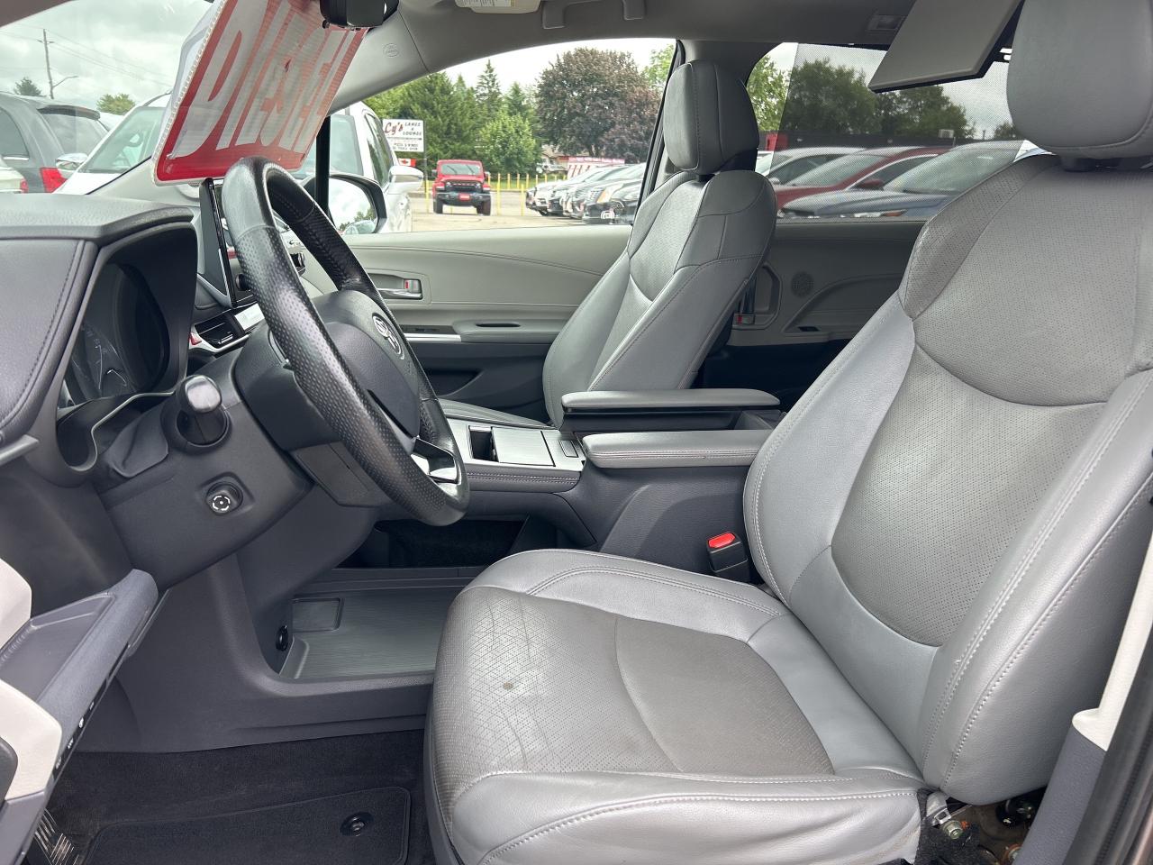 2021 Toyota Sienna LIMITED, HYBRID, CLEAN CARFAX, HEATED LEATHER - Photo #15