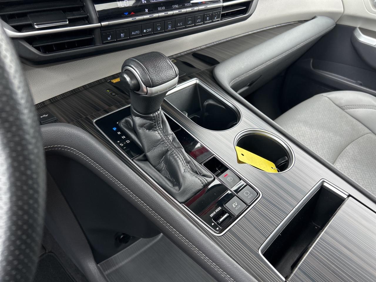 2021 Toyota Sienna LIMITED, HYBRID, CLEAN CARFAX, HEATED LEATHER - Photo #21