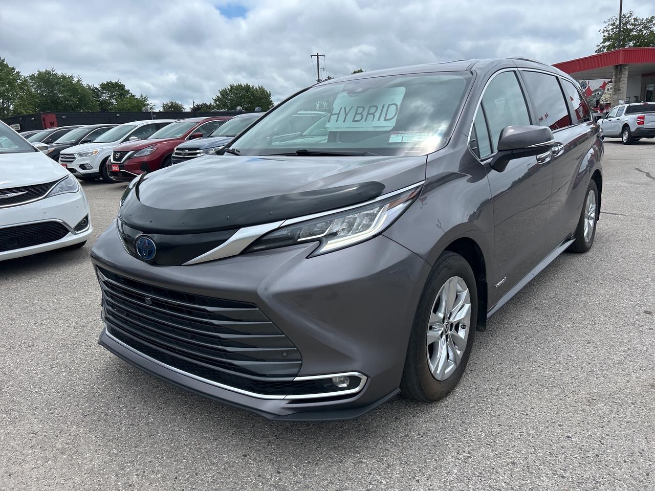2021 Toyota Sienna LIMITED, HYBRID, CLEAN CARFAX, HEATED LEATHER - Photo #2