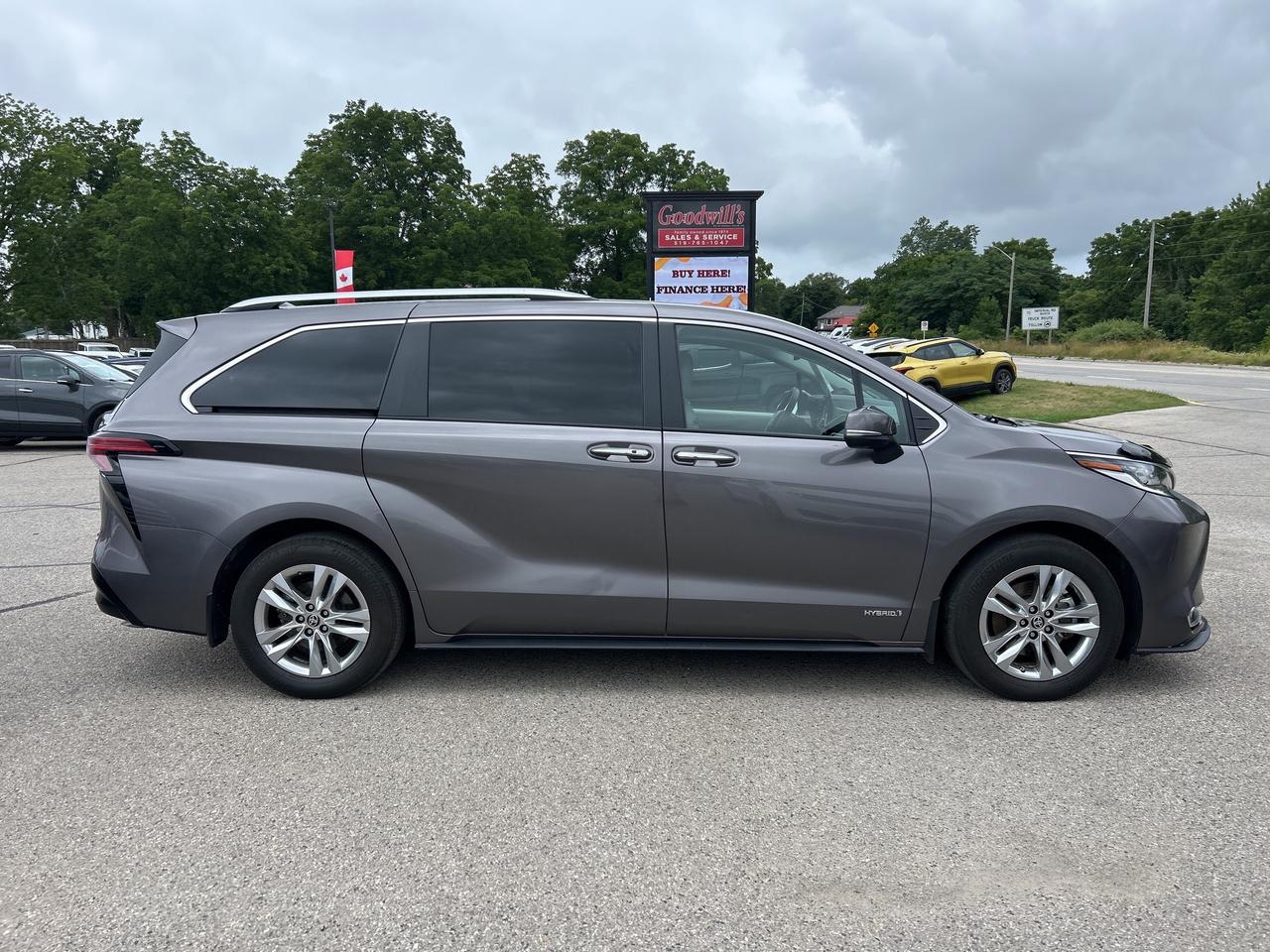 2021 Toyota Sienna LIMITED, HYBRID, CLEAN CARFAX, HEATED LEATHER - Photo #5