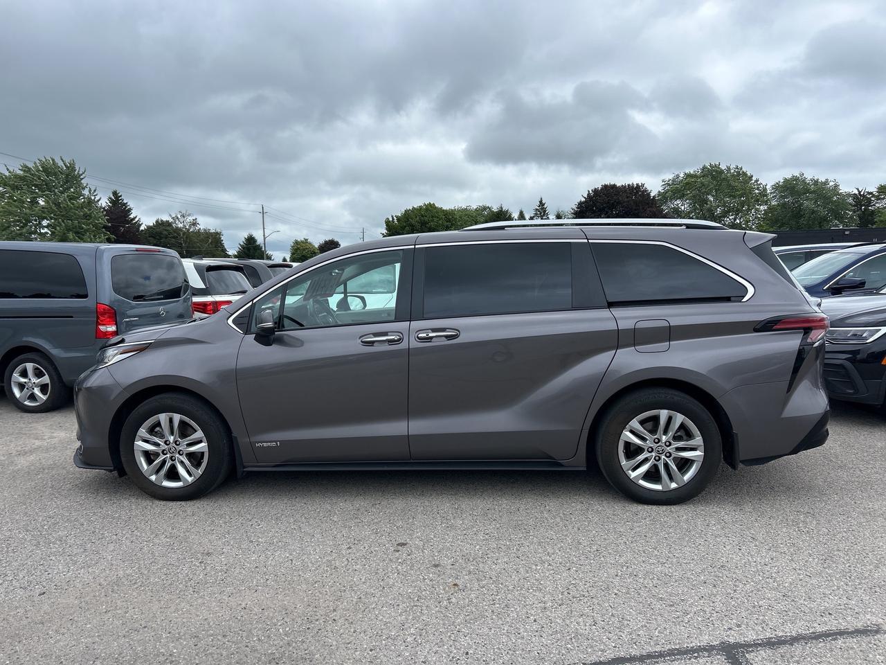 2021 Toyota Sienna LIMITED, HYBRID, CLEAN CARFAX, HEATED LEATHER Photo
