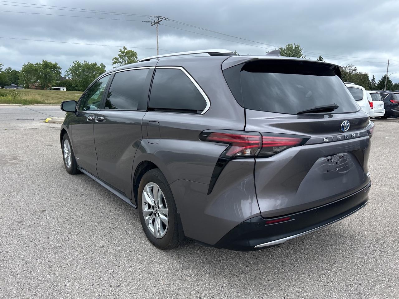 2021 Toyota Sienna LIMITED, HYBRID, CLEAN CARFAX, HEATED LEATHER - Photo #8
