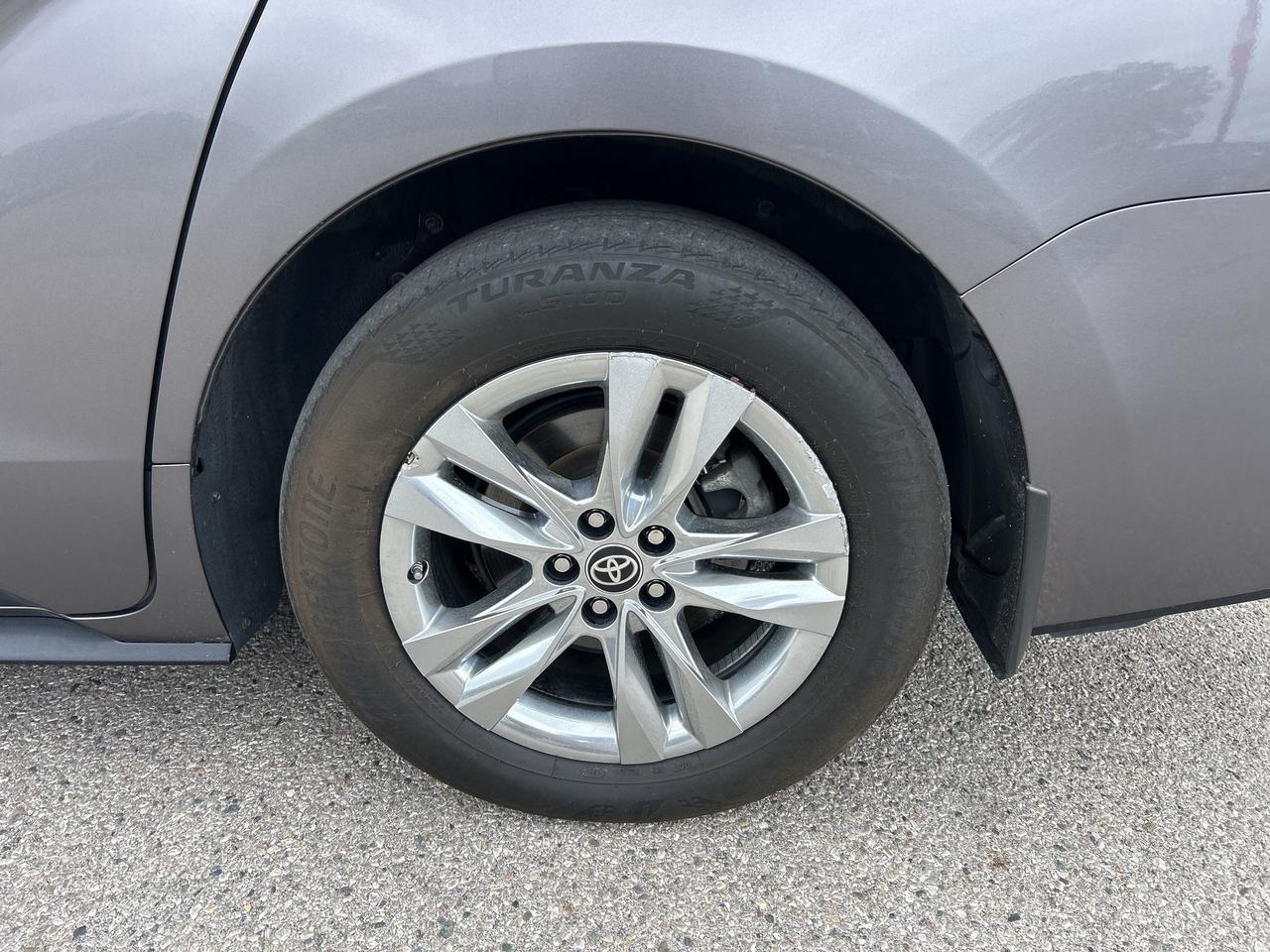 2021 Toyota Sienna LIMITED, HYBRID, CLEAN CARFAX, HEATED LEATHER - Photo #10