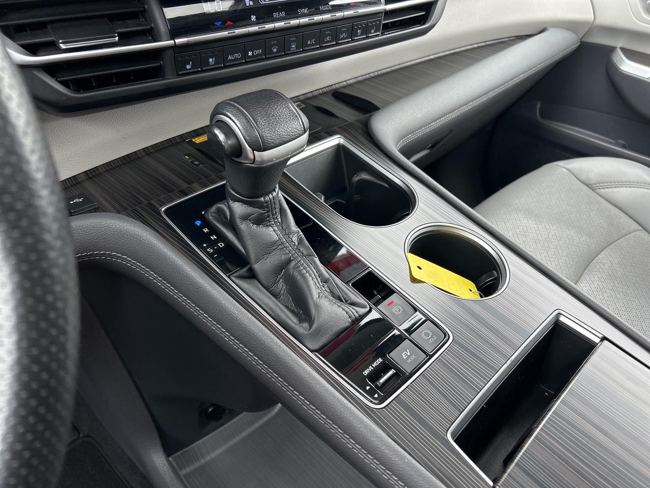 2021 Toyota Sienna LIMITED, HYBRID, CLEAN CARFAX, HEATED LEATHER - Photo #21