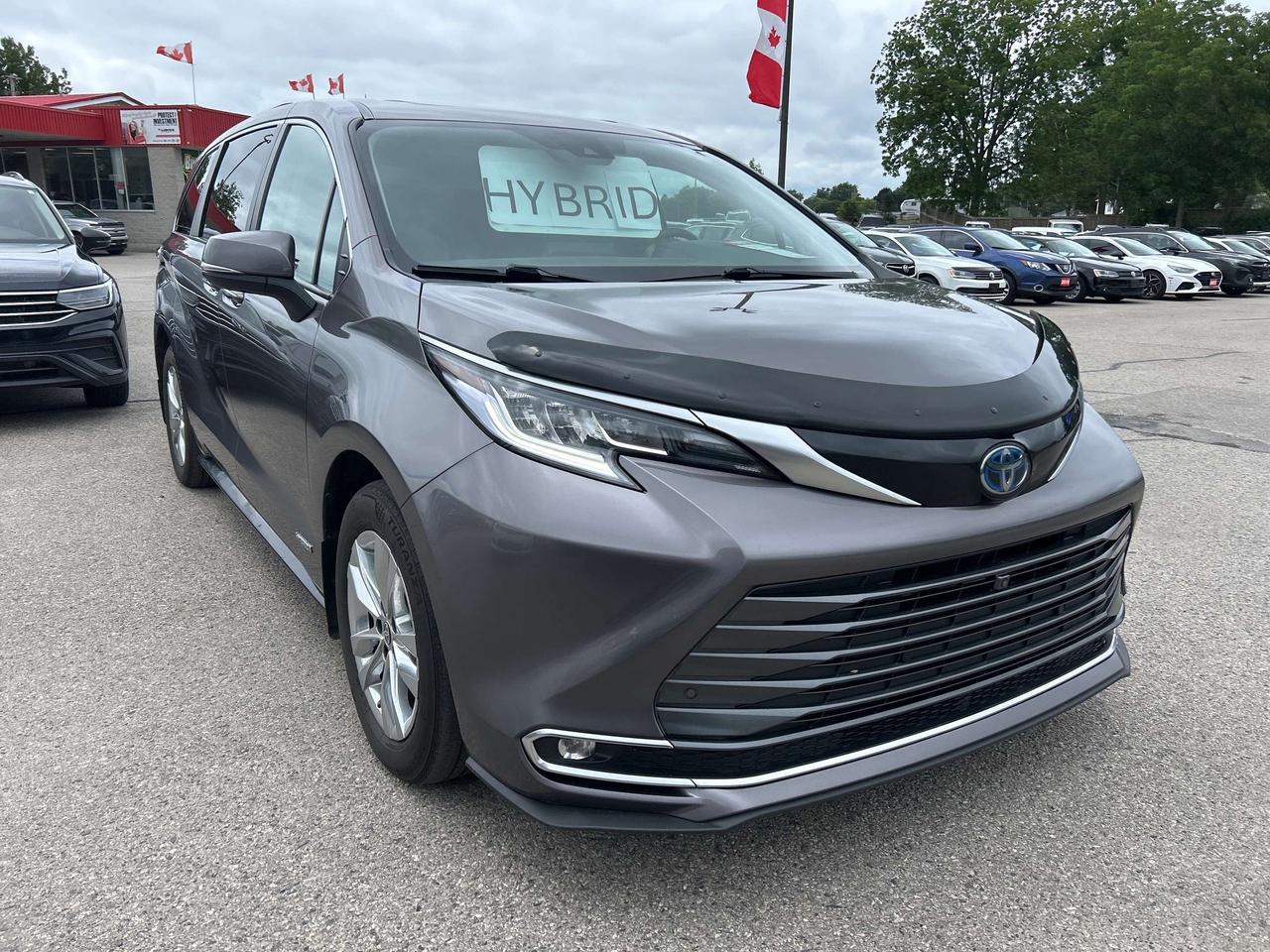 2021 Toyota Sienna LIMITED, HYBRID, CLEAN CARFAX, HEATED LEATHER Photo