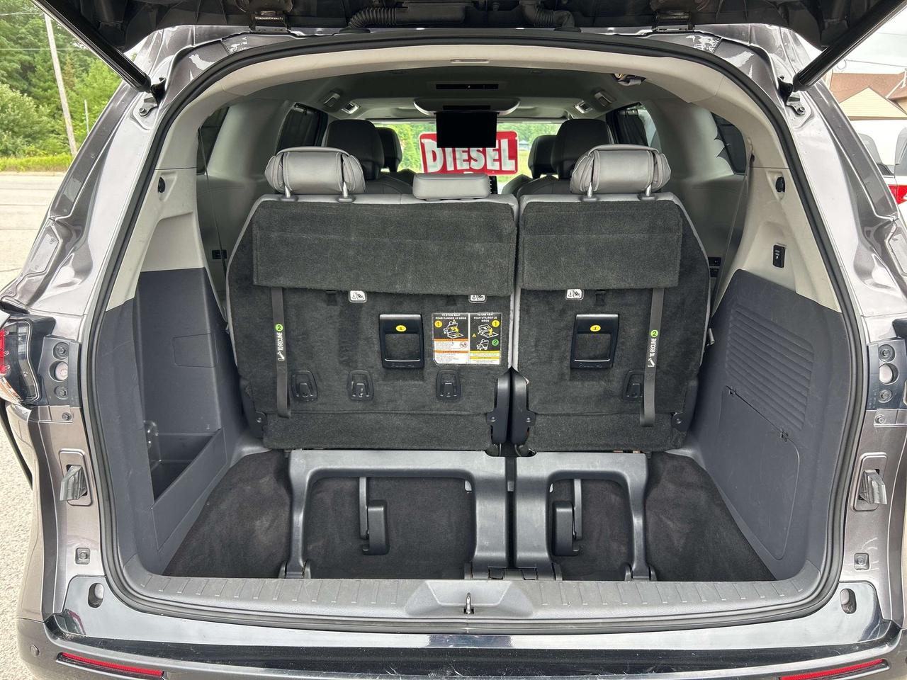 2021 Toyota Sienna LIMITED, HYBRID, CLEAN CARFAX, HEATED LEATHER - Photo #11