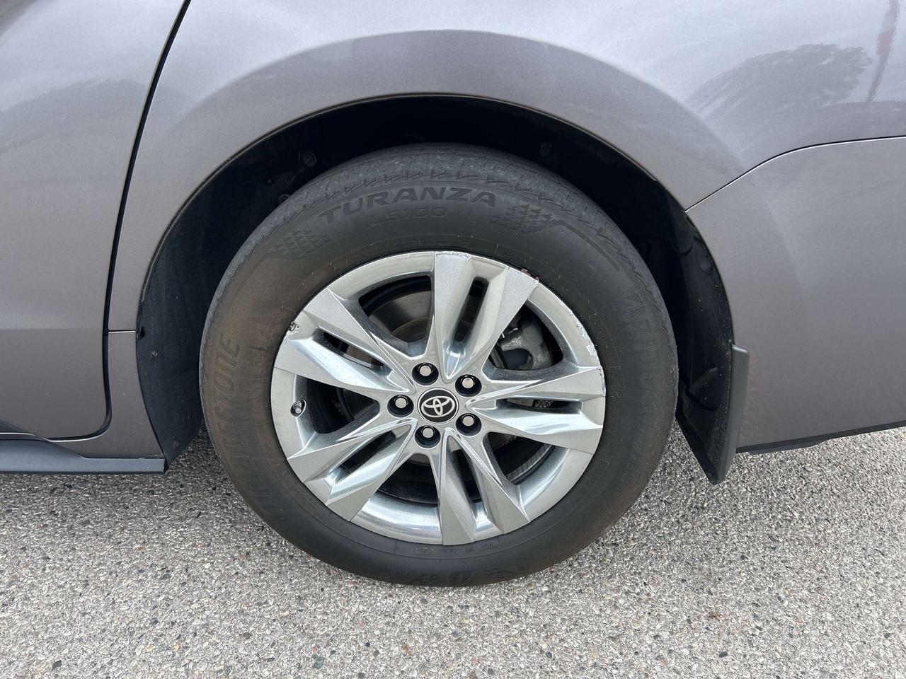 2021 Toyota Sienna LIMITED, HYBRID, CLEAN CARFAX, HEATED LEATHER - Photo #10