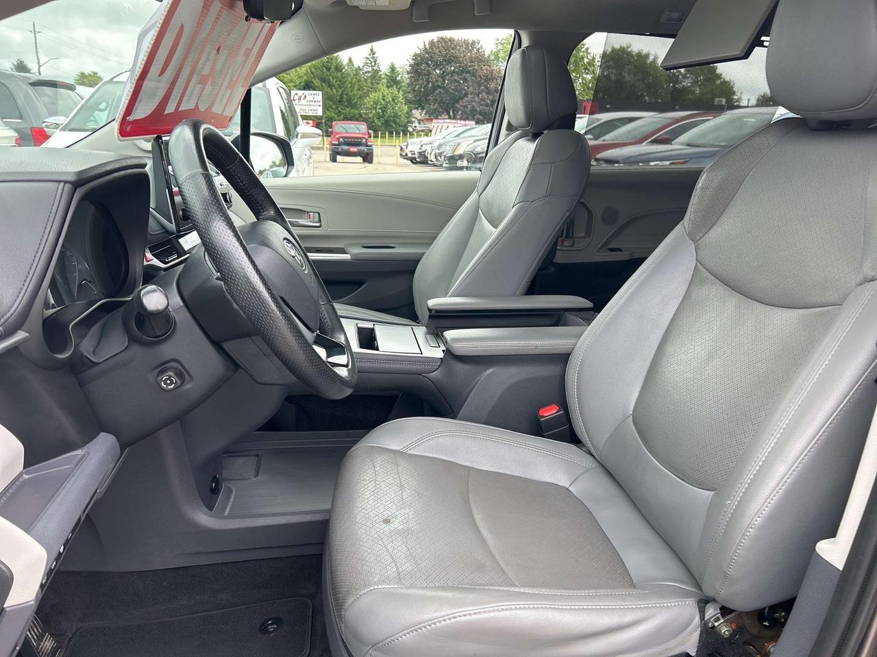 2021 Toyota Sienna LIMITED, HYBRID, CLEAN CARFAX, HEATED LEATHER Photo