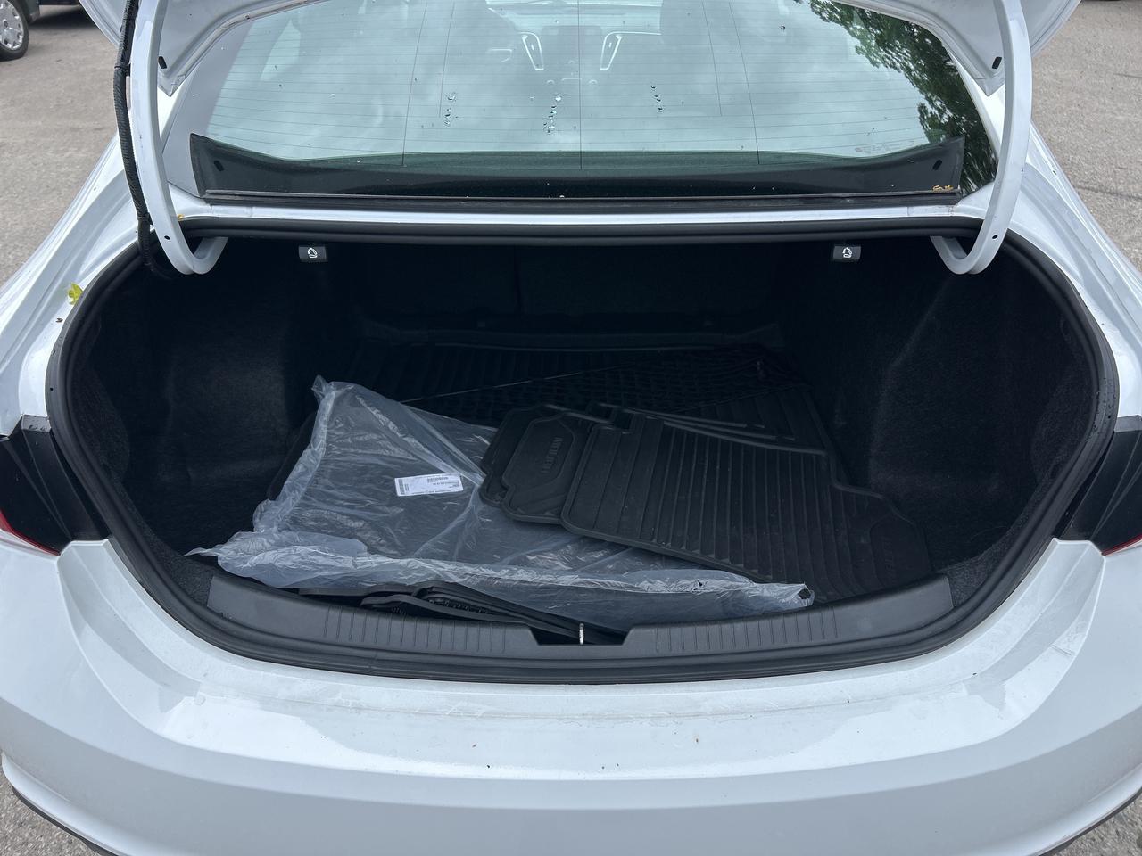 2020 Chevrolet Malibu LT, CLEAN CARFAX, HEATED SEATS, REMOTE START! Photo