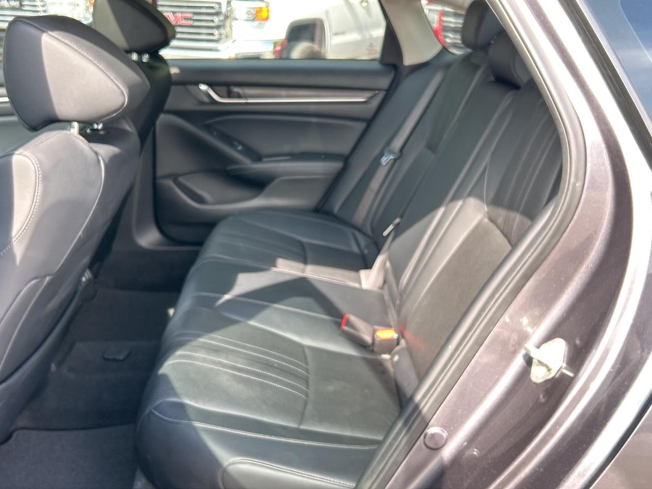 2018 Honda Accord Sedan TOURING, HEATED/ COOLED LEATHER, REMOTE START! Photo