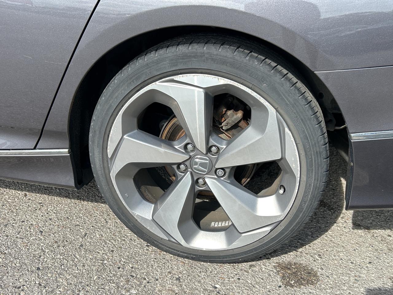 2018 Honda Accord Sedan TOURING, HEATED/ COOLED LEATHER, REMOTE START! Photo