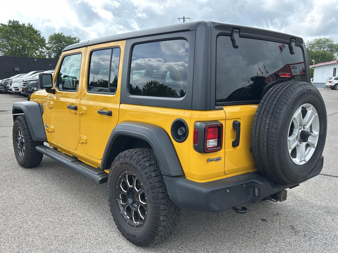 2021 Jeep Wrangler UNLIMITED SPORT, CLEAN CARFAX, DUAL TOPS, A/C! - Photo #4