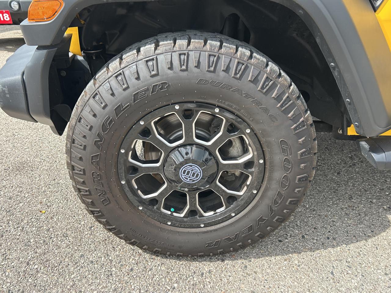 2021 Jeep Wrangler UNLIMITED SPORT, CLEAN CARFAX, DUAL TOPS, A/C! - Photo #11