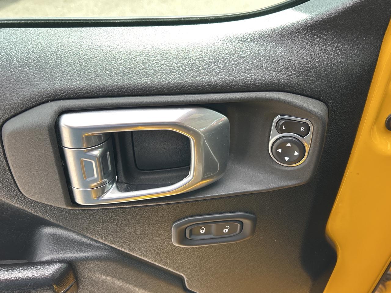 2021 Jeep Wrangler UNLIMITED SPORT, CLEAN CARFAX, DUAL TOPS, A/C! - Photo #12